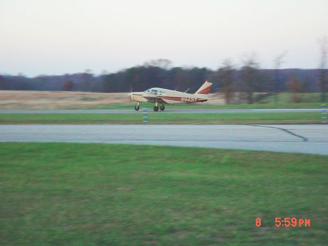 Piper Cherokee (N4431T) - Touch and Go RWY 27 on 11/8/09