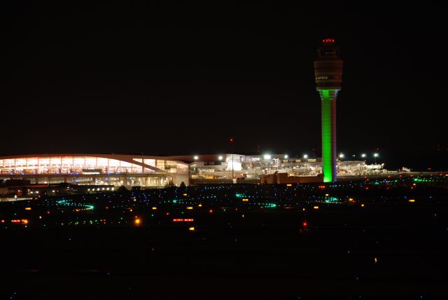 KATL — - The international terminal and control tower at Atlanta Hartsfield-Jackson International Airport - 4/5/13