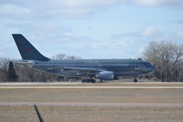 Piper Cherokee (N15005) - Canadian Armed Forces Airbus 310 CC-150 Polaris