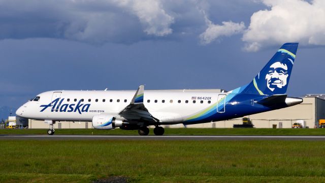 Embraer 175 (N642QX) - QXE2882 makes a takeoff roll for a flight from PAE to PDX on 4.28.19. (ERJ-175LR / cn #17000762).