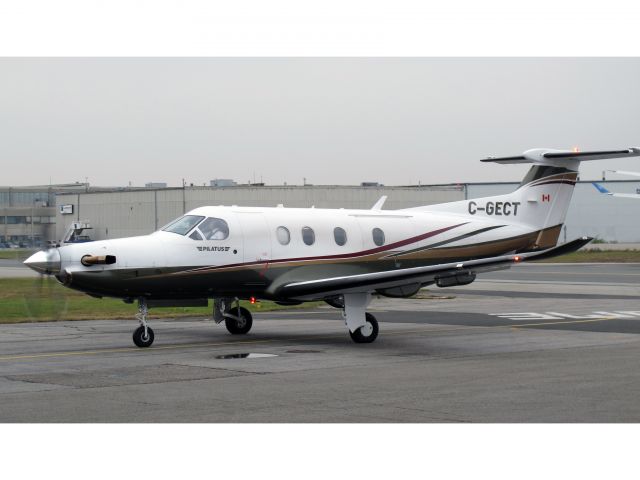 Pilatus PC-12 (C-GECT) - Taxiing onto the ramp.