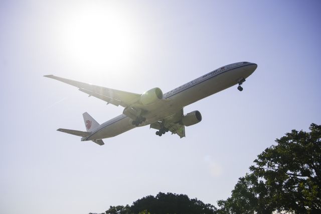 BOEING 777-300 (B-2038)
