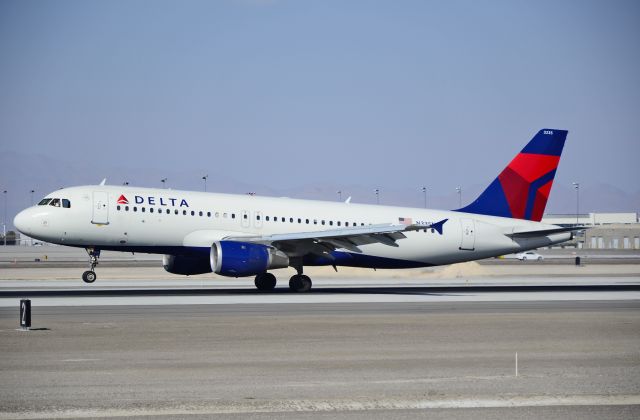 Airbus A320 (N335NW) - N335NW Delta Air Lines 1992 Airbus A320-212 - cn 340br /br /Las Vegas - McCarran International (LAS / KLAS)br /br /USA - Nevada, February 24, 2011br /br /Photo: Tomás Del Coro