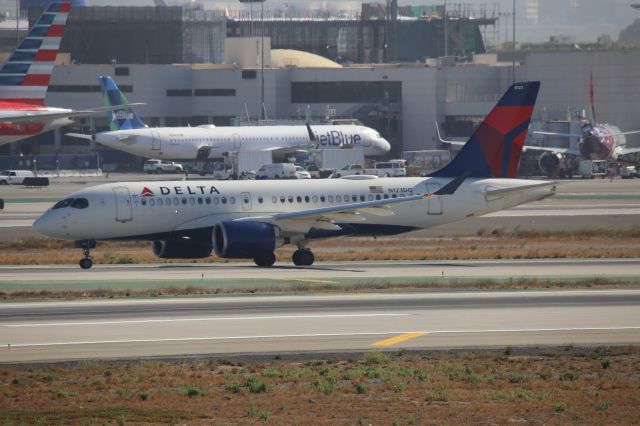 Airbus A220-100 (N123DQ)