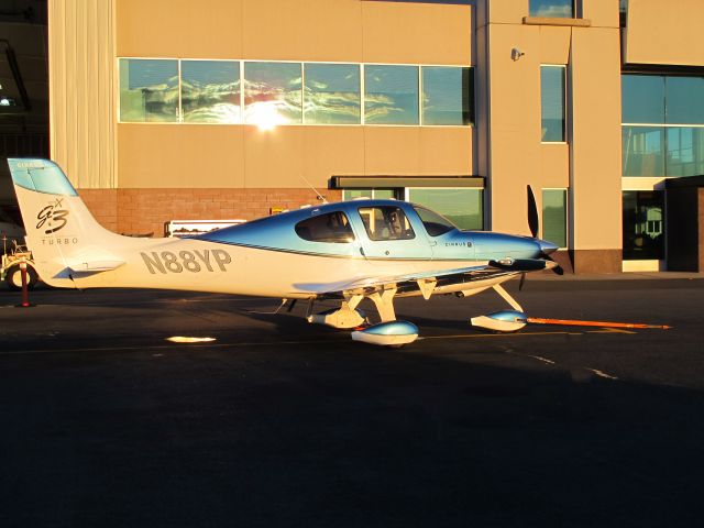 Cirrus SR-22 (N88YP)