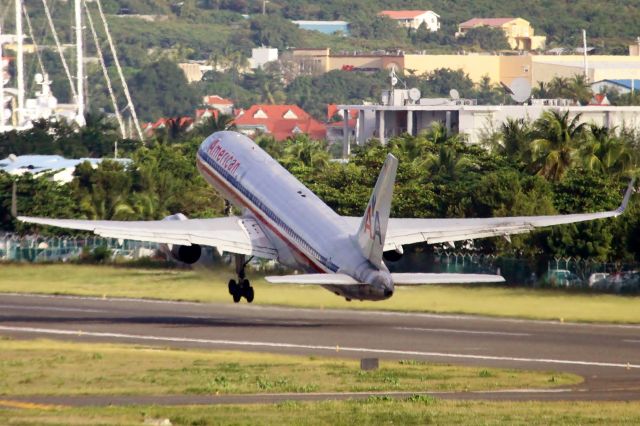 BOEING 767-200 (N699AN)