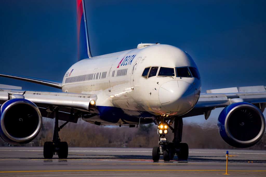 Boeing 757-200 (N655DL) - Year: 1990br /Make: Boeingbr /Model: 757-232 (VIP)br /Opby: Delta Air Linesbr /br /Notes: NHL Charter for Washington Capitals