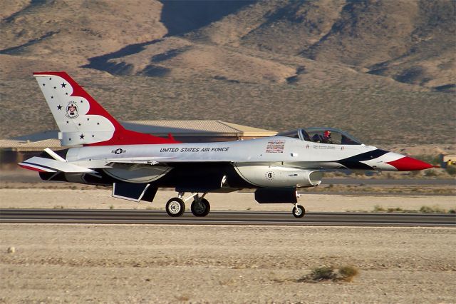 Lockheed F-16 Fighting Falcon —