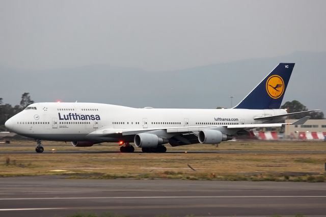 Boeing 747-400 (D-ABVC)
