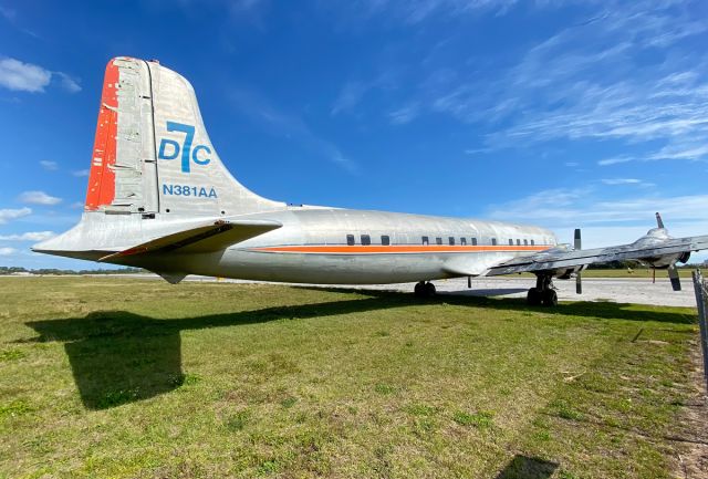 Douglas DC-7 (N381AA)