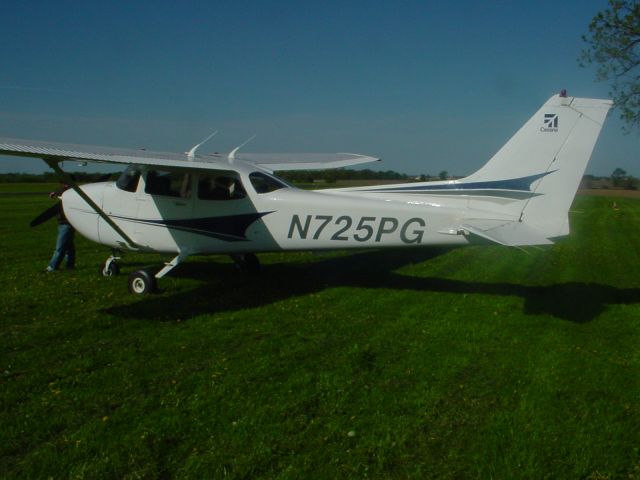 Cessna Skyhawk (N725PG)