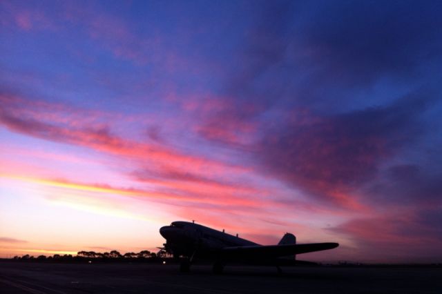 Douglas DC-3 (VH-OVM)