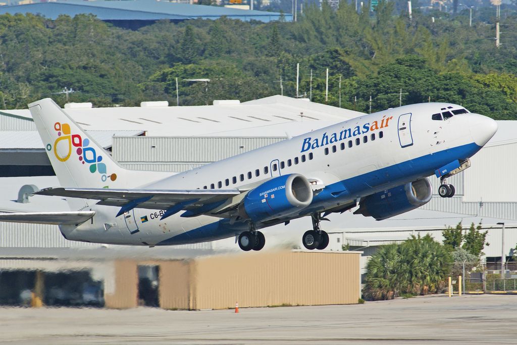 Boeing 737-700 (C6-BFD) - Departing! This is a beauty!