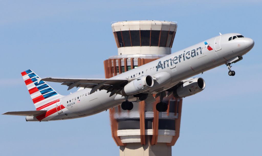 Airbus A321 (N583UW)