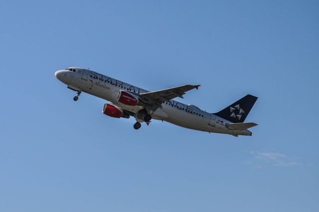 Airbus A320 (OE-LBZ)