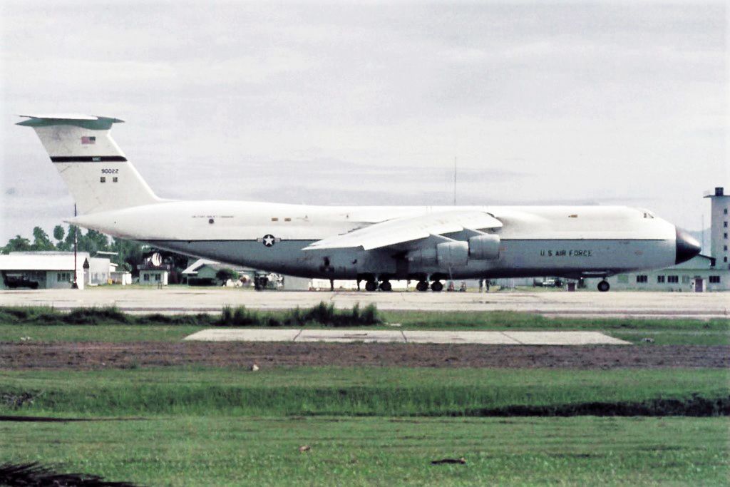 Lockheed C-5 Galaxy (69-0022) - Lockheed C-5A Galaxy USAF 69-0022 Butterworth (WMKB) August 1975.