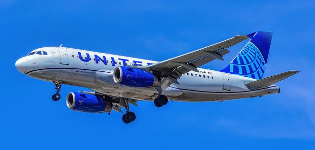 Airbus A319 (N879UA) - N879UA United Airlines Airbus A319-132 s/n 2408 - Las Vegas - McCarran International Airport (LAS / KLAS)br /USA - Nevada April 30, 2021br /Photo: Tomás Del Coro