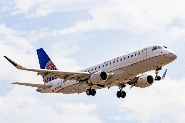 Embraer 175 (N157SY)