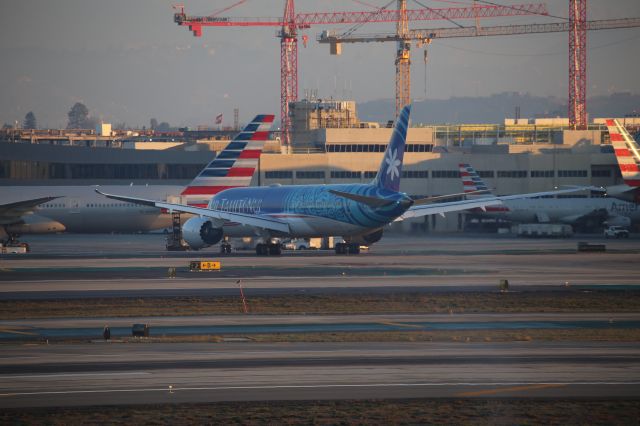Boeing 787-9 Dreamliner (F-OMUA)