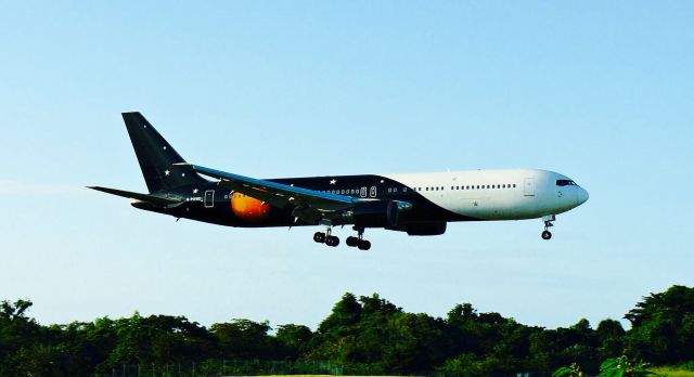 BOEING 767-300 (G-POWD)