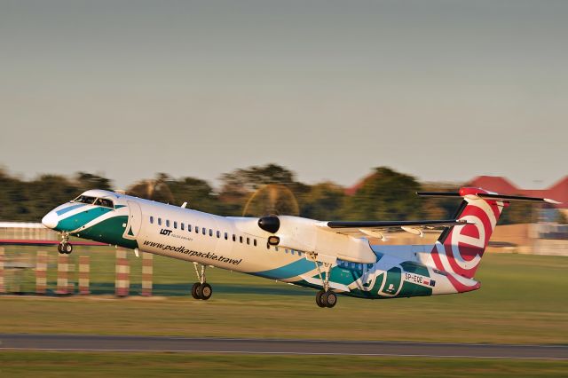 SP-EQE — - Dash of LOT airlines afternoon take off at POZ en route to WAW