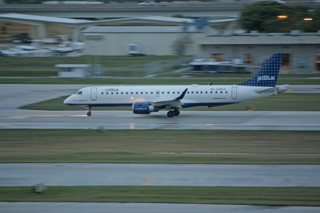 Embraer ERJ-190 (N289JB)