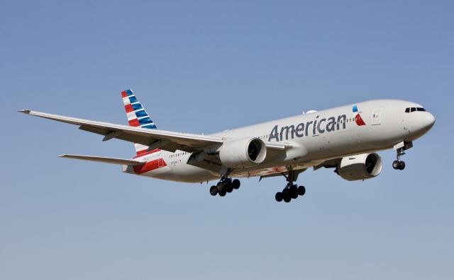 Boeing 777-200 (N753AN)