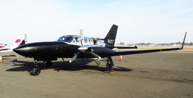 Cessna 421 (N821TT)