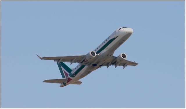 Airbus A320 (EI-RDM) - Alitalia CityLiner Embraer ERJ-170-200LR 175LR (EI-RDM) Schiphol 4-3-2013