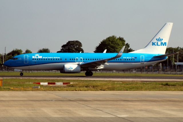Boeing 737-800 (PH-BCH) - Departing rwy 27R on 12-May-19 operating flight KLM1002 to EHAM.