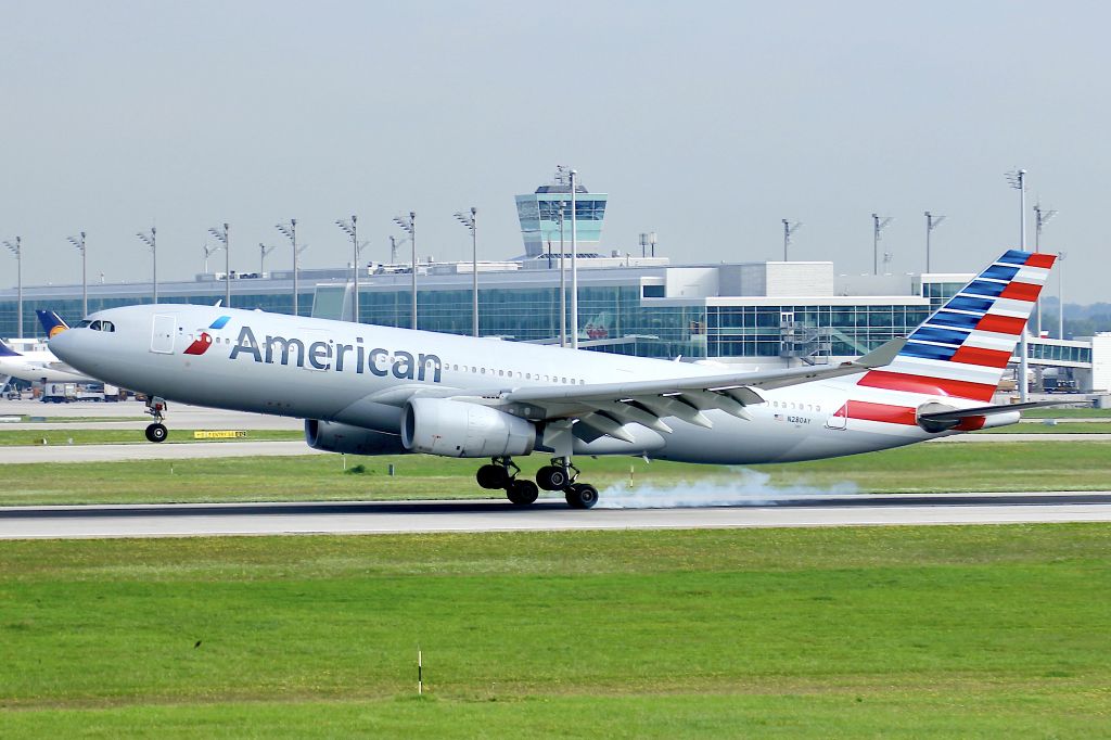 Airbus A330-200 (N280AY)