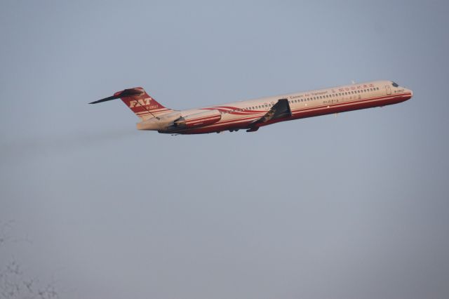 McDonnell Douglas MD-82 (B-28027)
