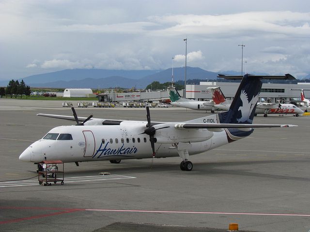 de Havilland Dash 8-300 (C-FIDL)