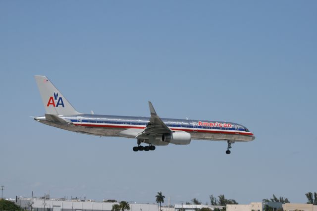 Boeing 757-200 (N628AA)