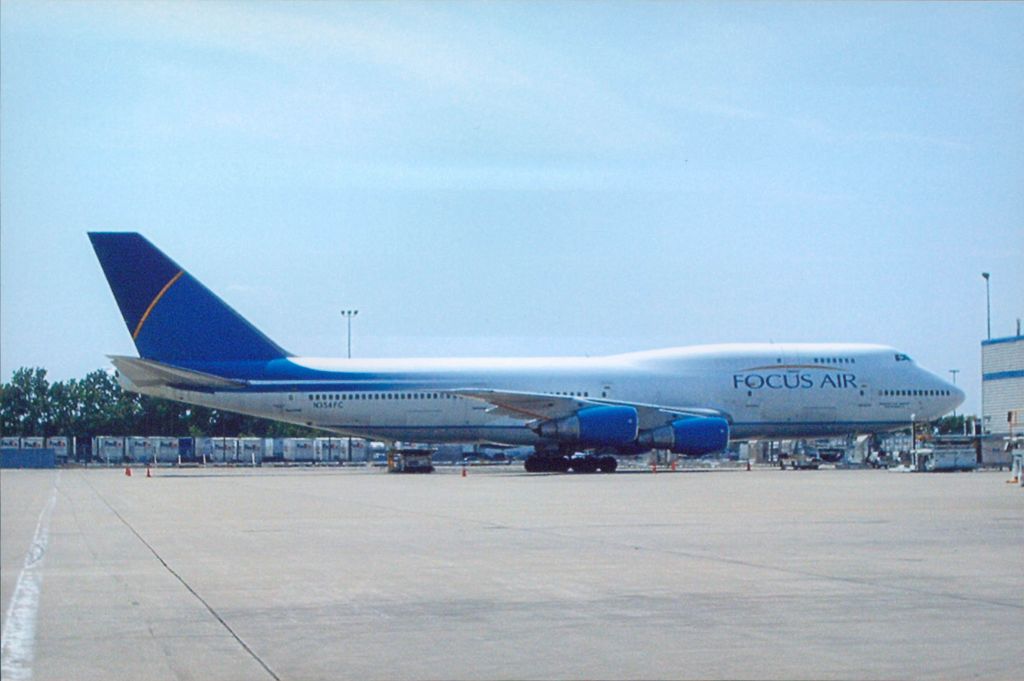 BOEING 747-300 (N354FC)
