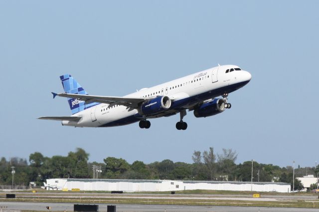 Airbus A320 (N605JB) - Jet Blue Flight 346 departs Runway 14 at Sarasota-Bradenton International Airport