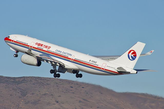 Airbus A330-200 (B-5942)