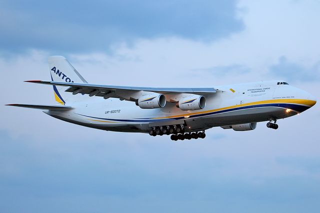 Antonov An-124 Ruslan (UR-82072)