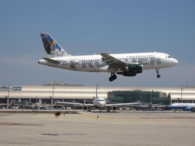 Airbus A319 (N942FR) - Landing on RWY 19R