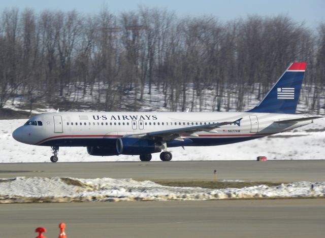 Airbus A320 (N677AW)