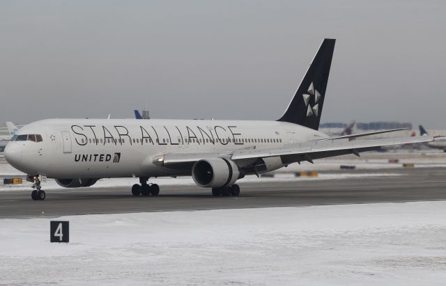 BOEING 767-300 (N653UA)