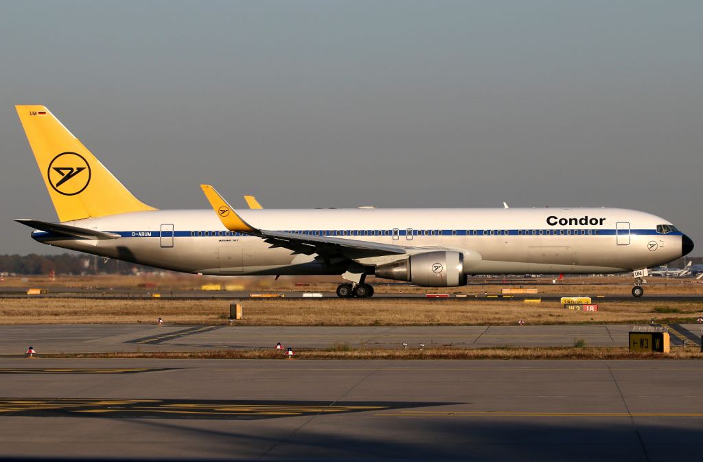 BOEING 767-300 (D-ABUM)