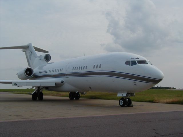 Boeing Super 27 (100) (VP-BAB) - BOEING 727-100 (SUPER27) ON GROUND AT HARRODS AVIATION LUTON   OWNED AND OPERATED BY BUZWAIR GROUP (DOHA)