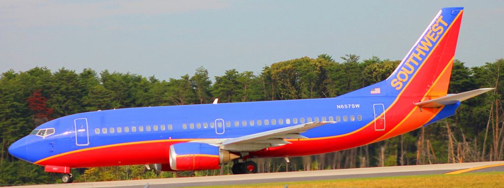 BOEING 737-300 (N657SW) - 10/9/15 (No Winglets)br /BWI to RDUbr /Flight 923