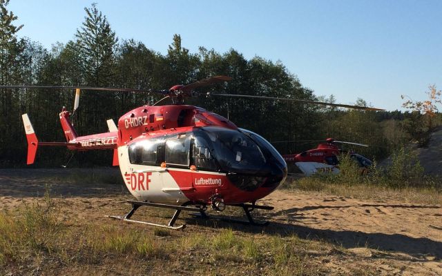 Eurocopter EC-635 (D-HDRZ) - 28.10.2015 - Motocross crash, (Christoph Berlin + Christoph 49 Bad Saarow D-HDRQ) , Müncheberg-gravel pit;   two serious injured person - two drivers reciprocally driven,1x severity bone fracture,1x severity cervical injury ( 2x  rescue Helicopter EC-H145) for photo,  sun almost gone , Quelle:DRF