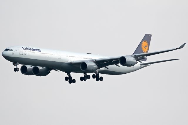 Airbus A340-600 (D-AIHZ)