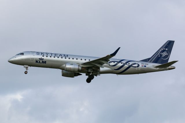 Embraer ERJ-190 (PH-EZX)