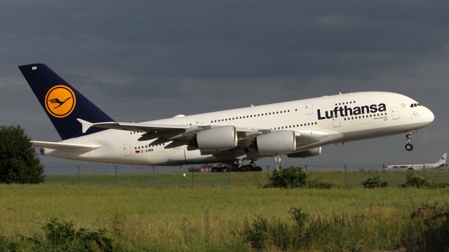 Airbus A380-800 (D-AIMM) - MUC-LEJ-PRG-VIE-MUC (training flight)