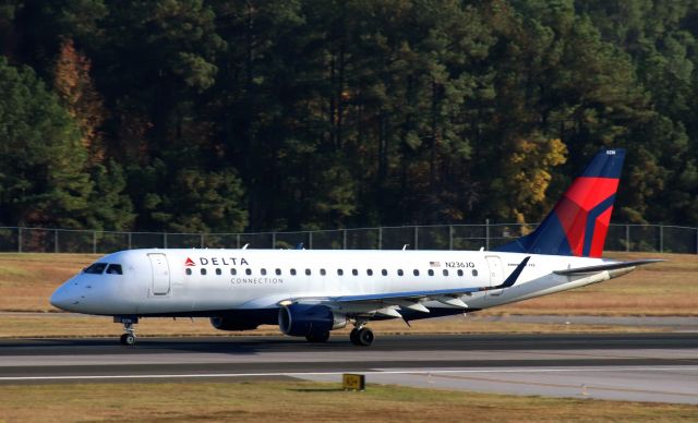 Embraer 175 (N236JQ)