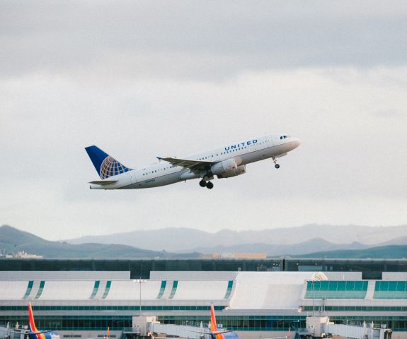 Airbus A320 (N457UA)